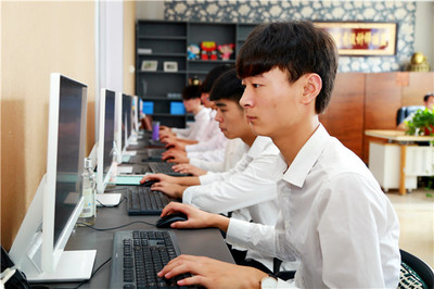 中高考生學什么好?先看看高工資行業吧